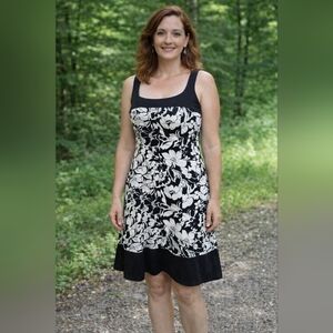 Chaps Women's Dress Sleeveless Flowe Fairy Flare Bottom Size 6 Black White Color